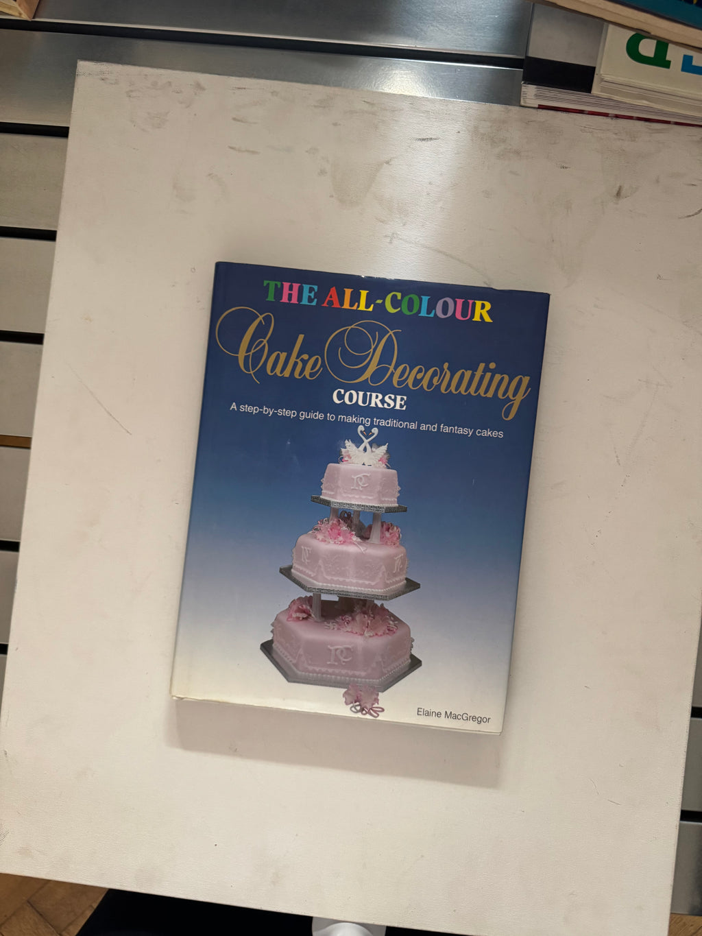 The all-colour cake decorating - Elaine Macgregor