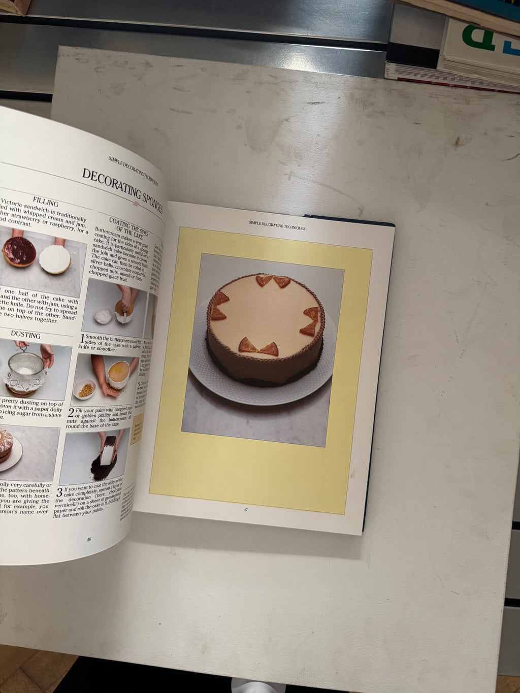 The all-colour cake decorating - Elaine Macgregor