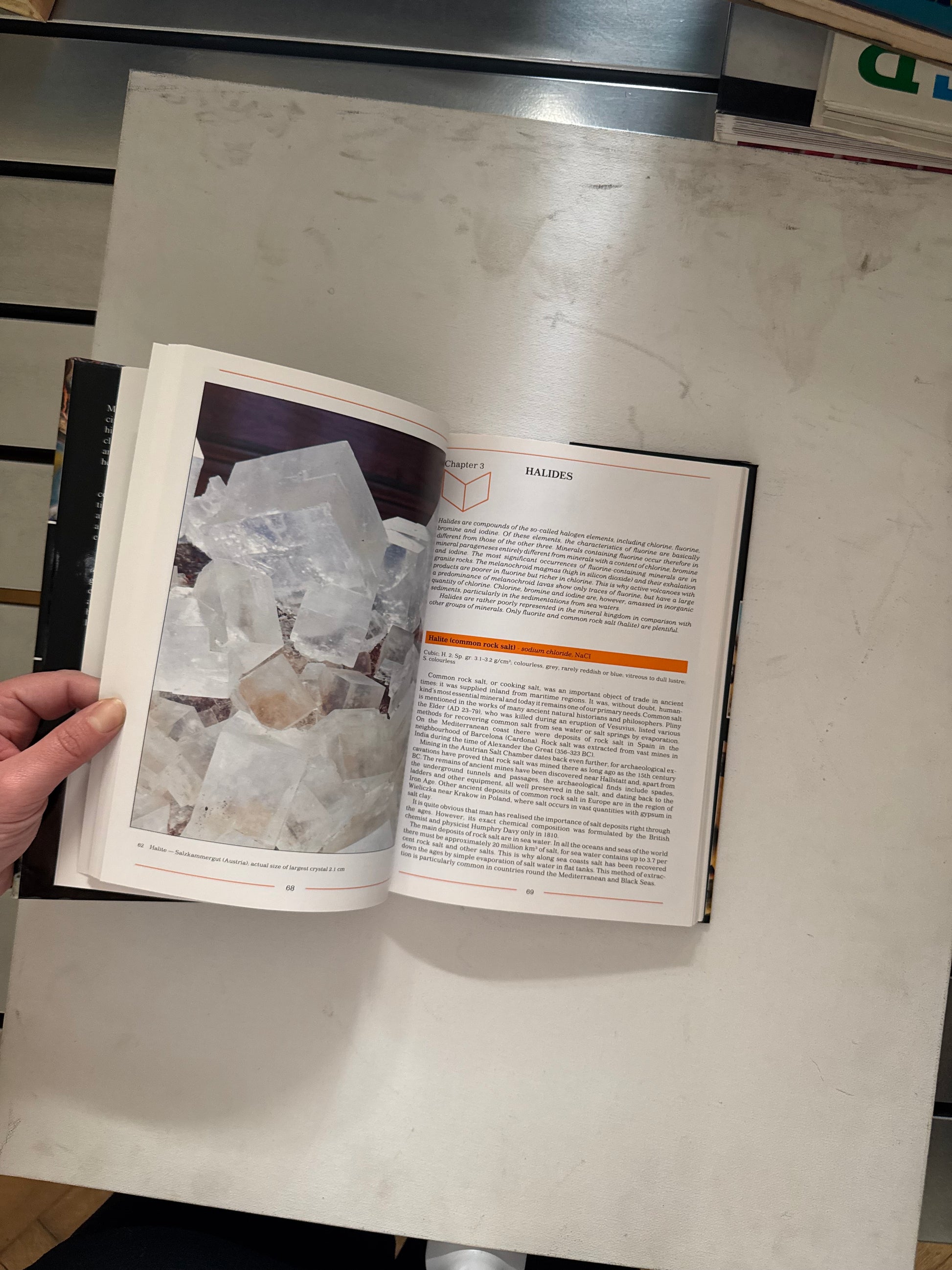 The Illustrated Encyclopedia of Minerals & Rocks