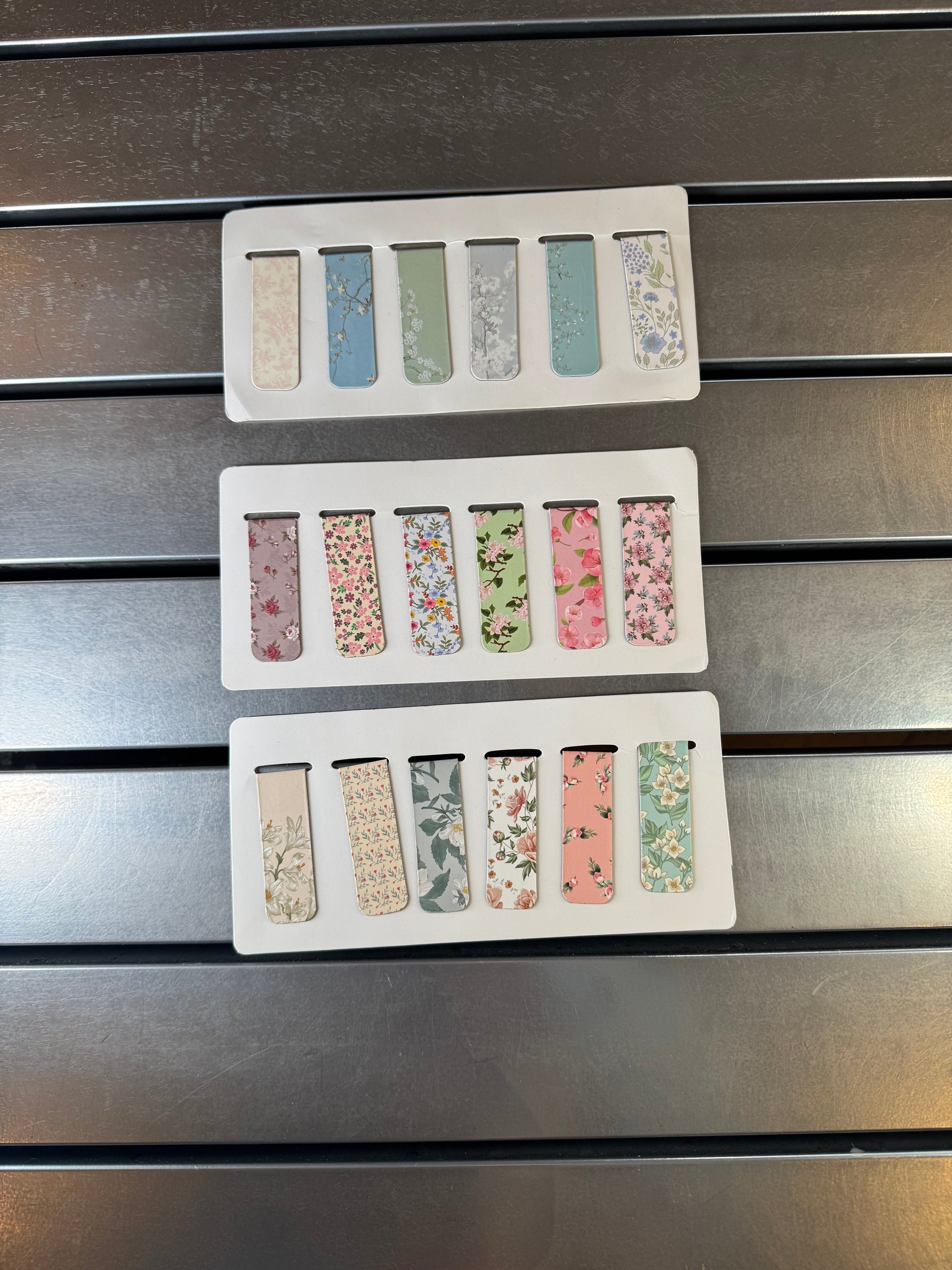 წიგნის სანიშნე მაგნიტის