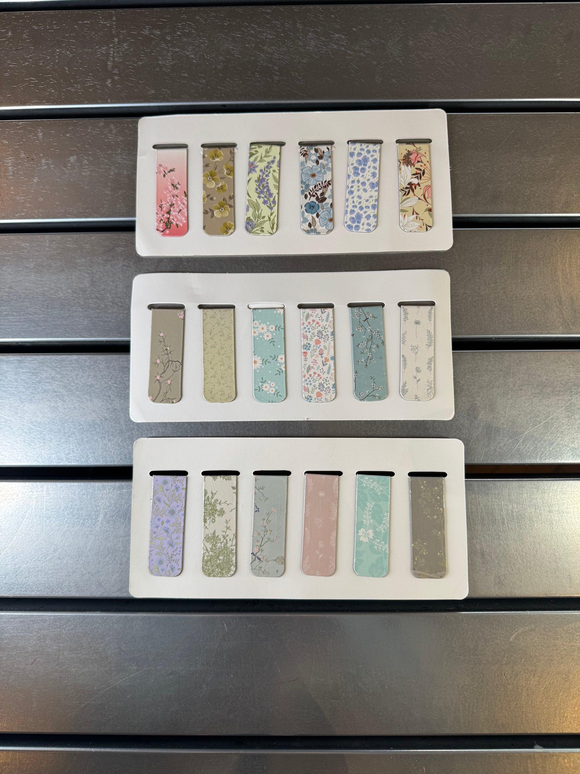 წიგნის სანიშნე მაგნიტის