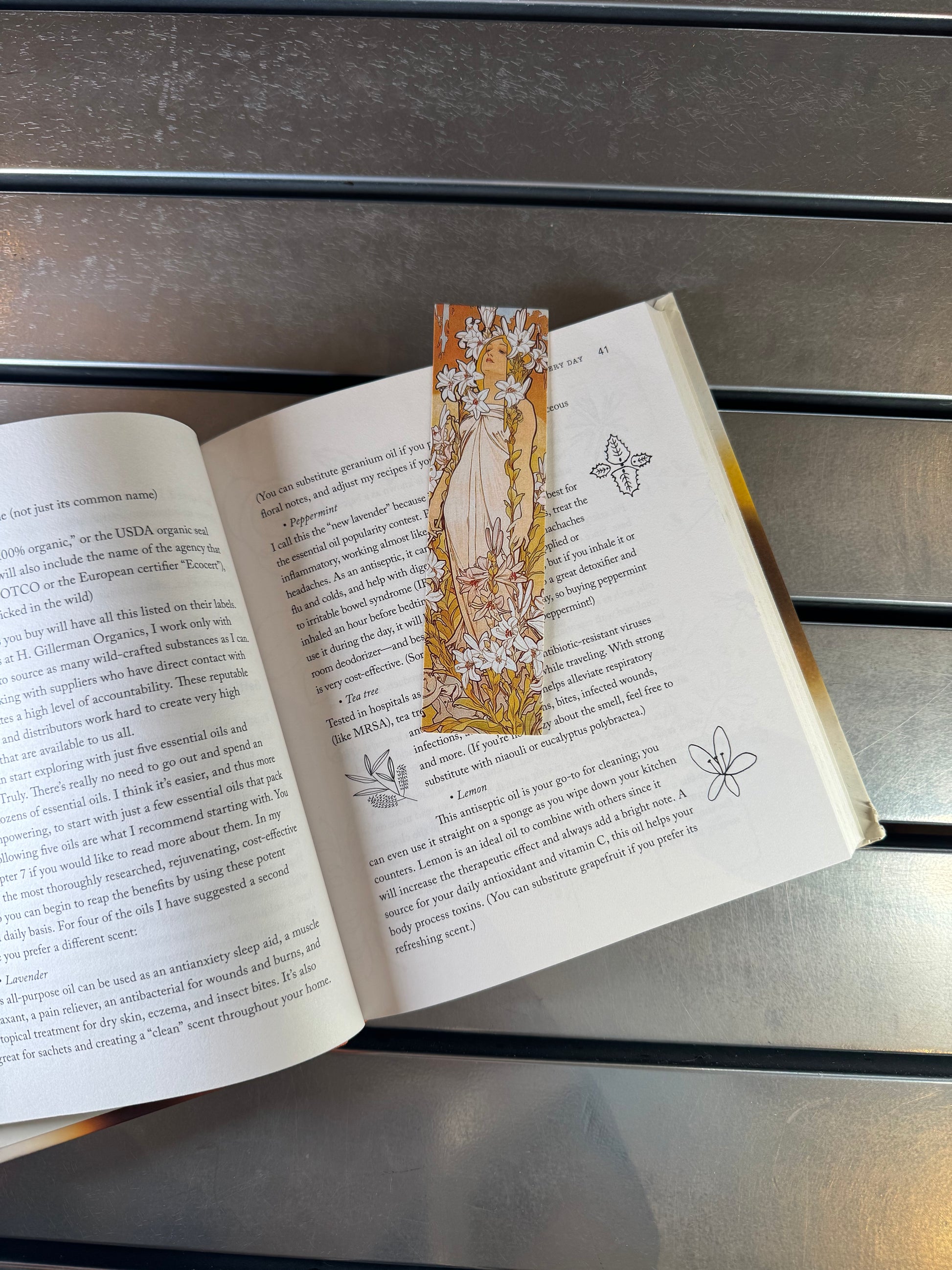 წიგნის სანიშნე Mucha