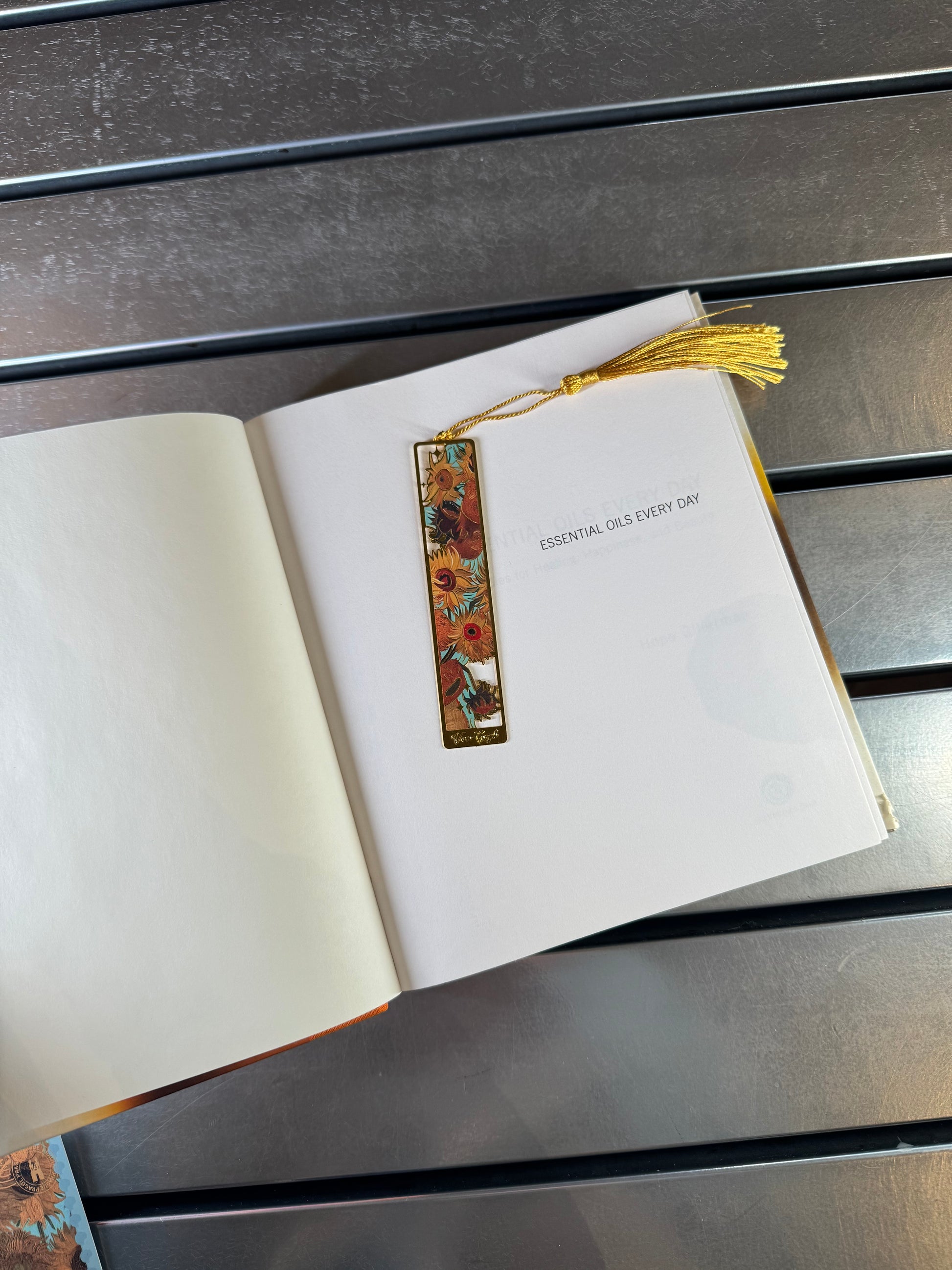 წიგნის სანიშნე მეტალის