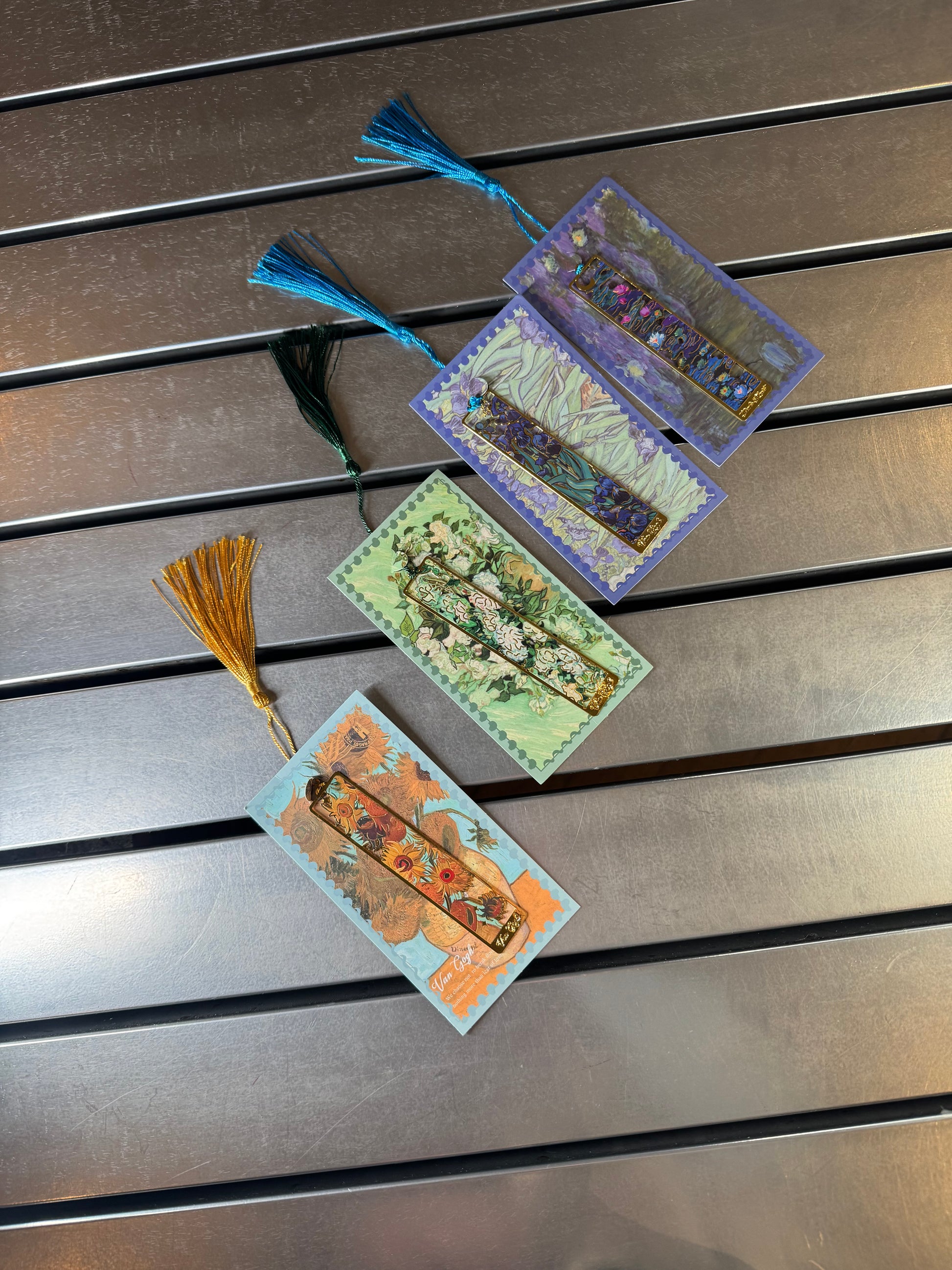 წიგნის სანიშნე მეტალის