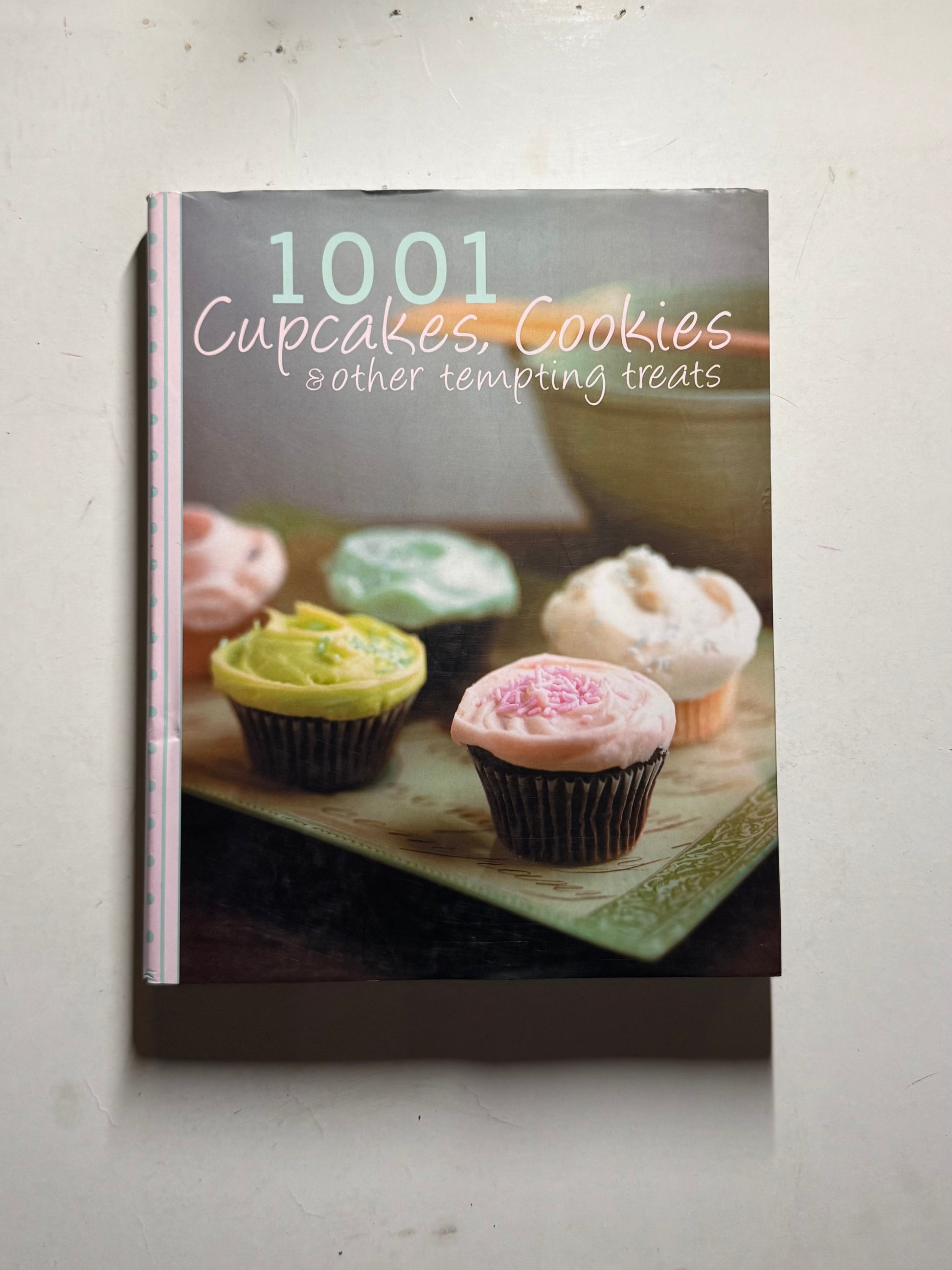1001 Cupcakes, Cookies & Other Tempting Treats