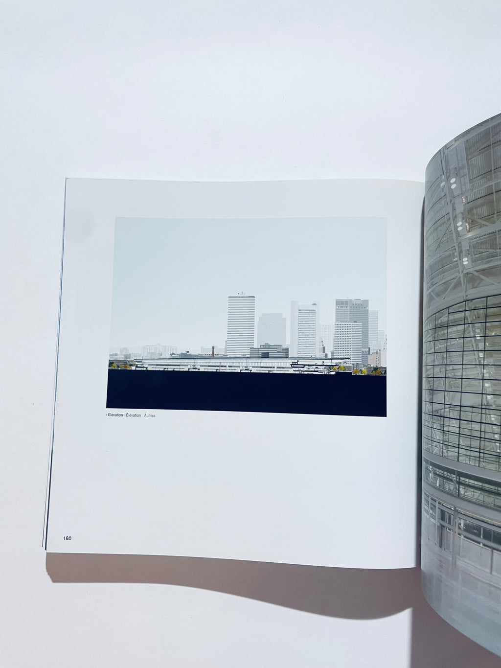 Spectacular Buildings: A Selection of Contemporary Projects (Architecture)