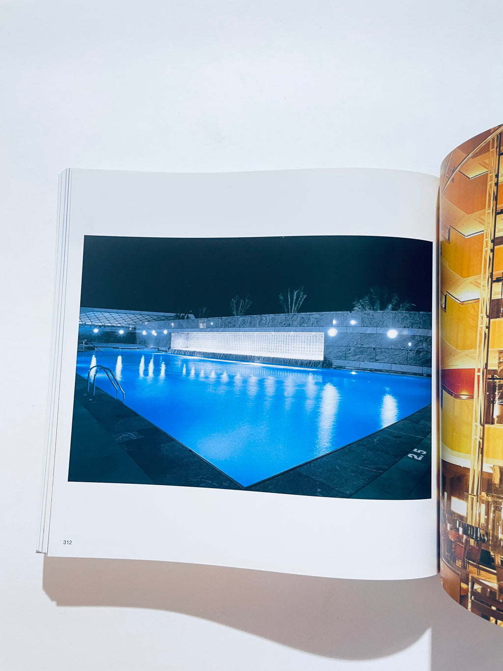 Spectacular Buildings: A Selection of Contemporary Projects (Architecture)