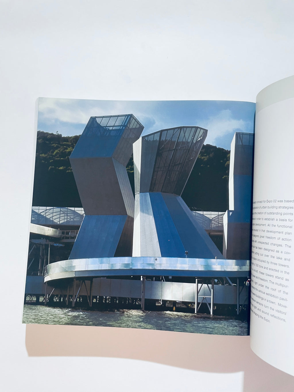 Spectacular Buildings: A Selection of Contemporary Projects (Architecture)