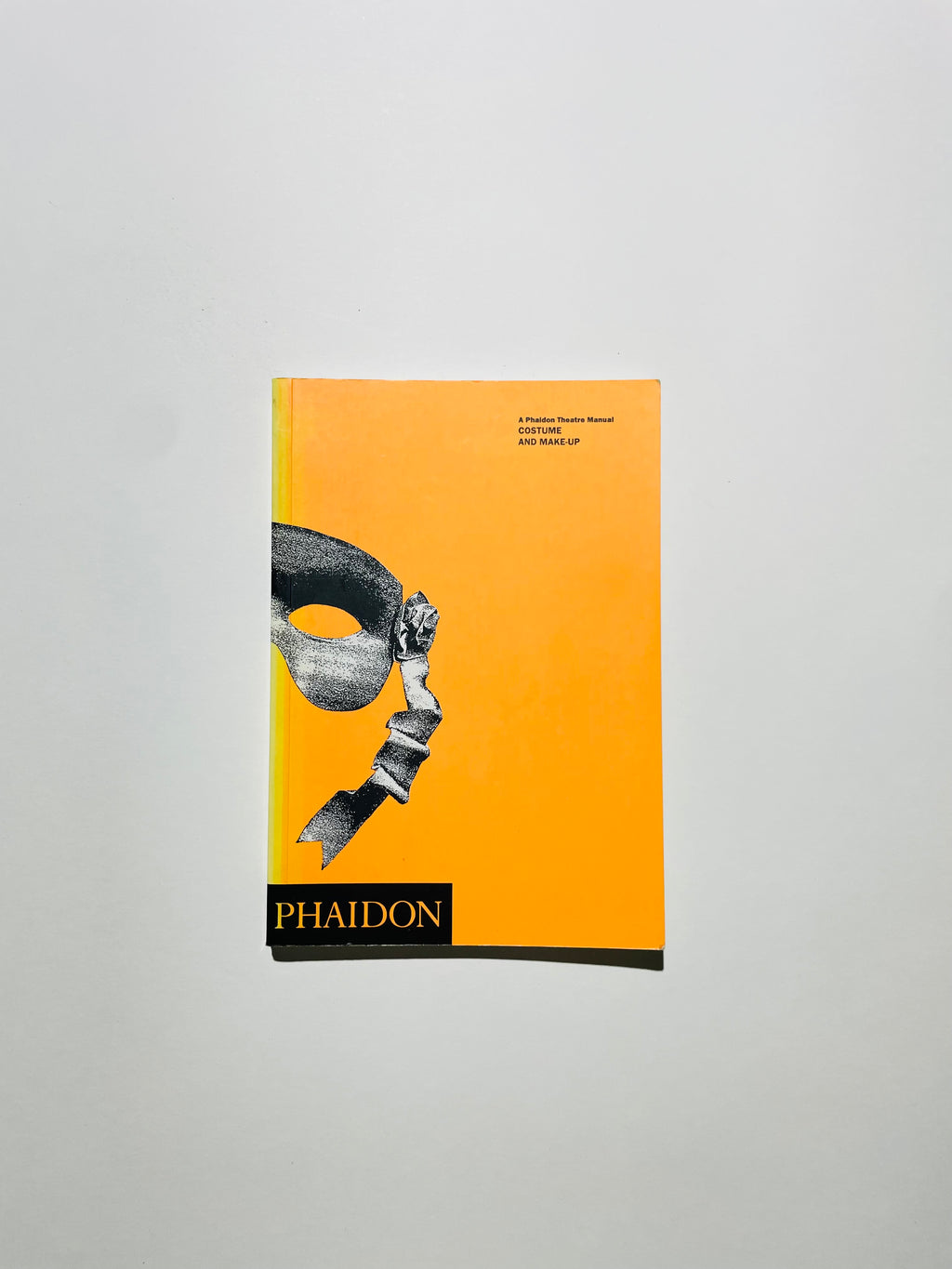 კოსტუმი და მაკიაჟი